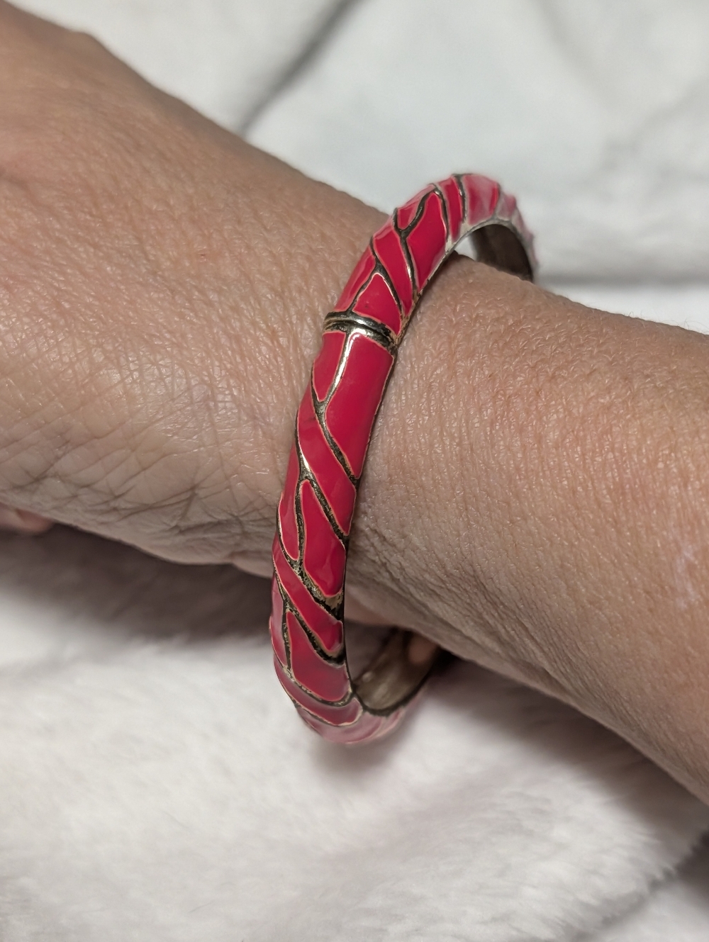 Vintage Hot Pink Enamel Silver Tone Geometric Hinged Bangle Bracelet Retro